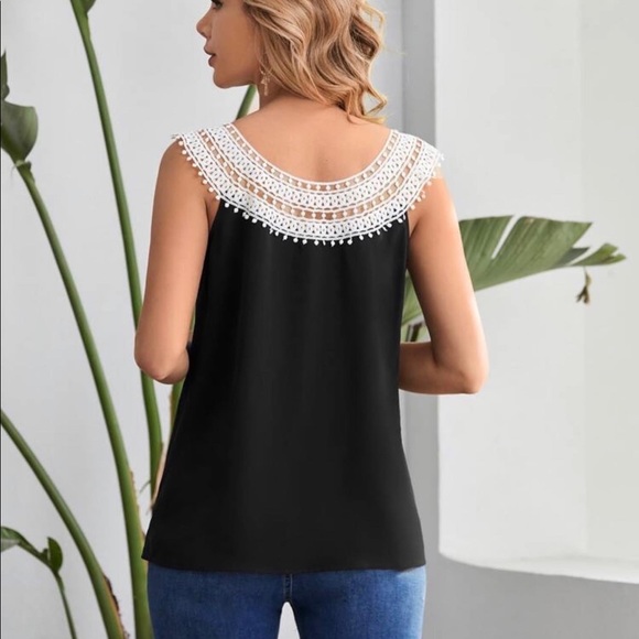 Women’s Color Block Lace Trim Top ~ NWT - Picture 2 of 5